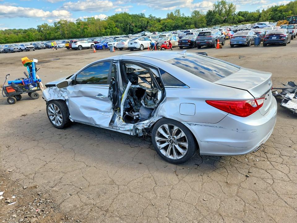 Снимка 2 от търг – 2011 HYUNDAI SONATA с VIN 5NPEC4ABXBH204783