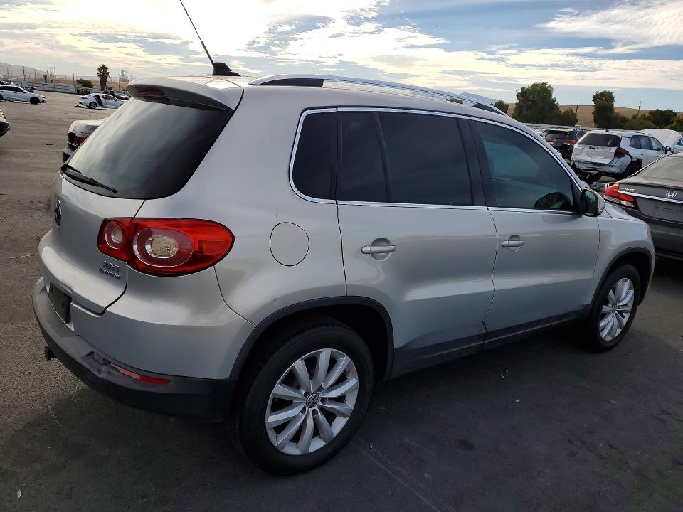 Photo 3 from auction – 2011 VOLKSWAGEN TIGUAN with VIN WVGBV7AX9BW538531