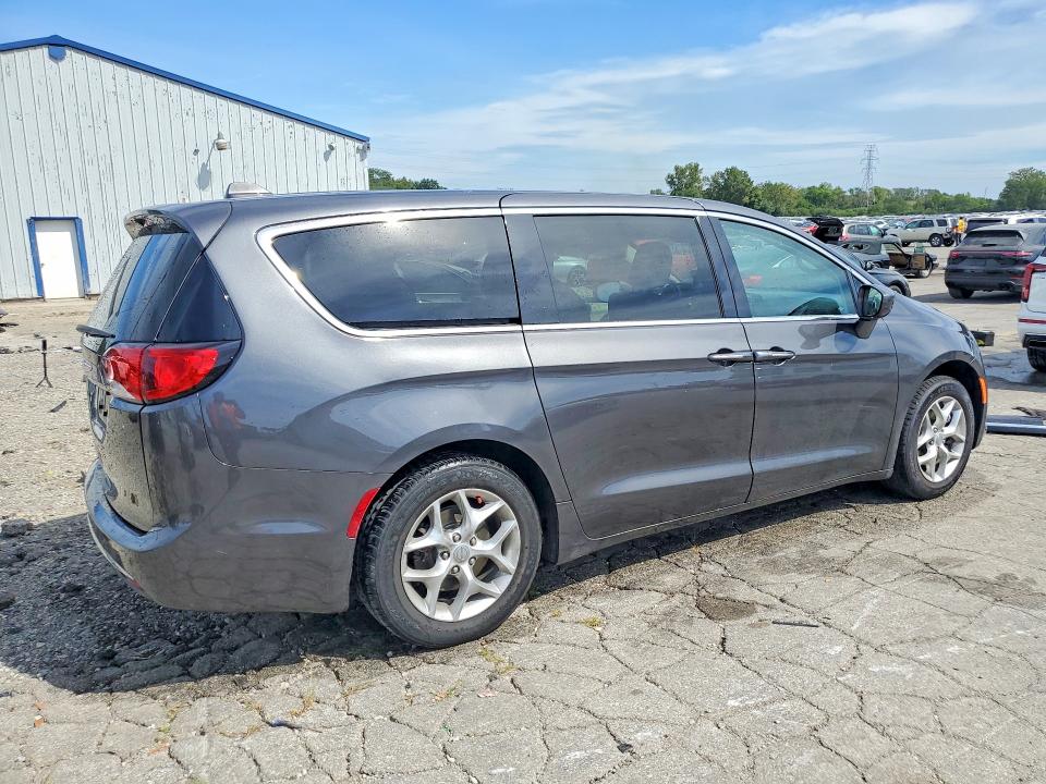 Photo 3 from auction – 2019 CHRYSLER PACIFICA with VIN 2C4RC1FG3KR667498