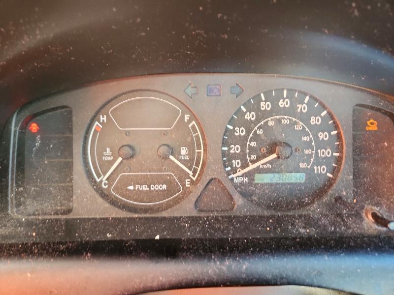 Photo 9 from auction – 1999 TOYOTA COROLLA with VIN 2T1BR12E8XC205983