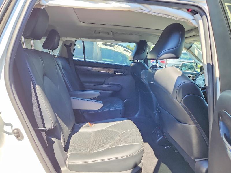 Photo 11 from auction – 2021 TOYOTA HIGHLANDER with VIN 5TDFZRBH4MS075651