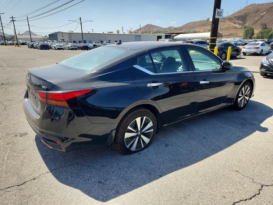 Снимка 3 от търг – 2022 NISSAN ALTIMA с VIN 1N4BL4DV3NN333032