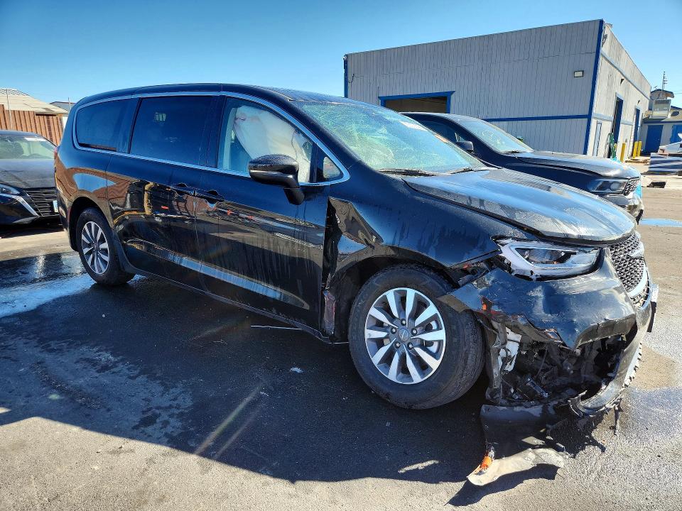 Photo 4 from auction – 2023 CHRYSLER PACIFICA with VIN 2C4RC1L74PR632562