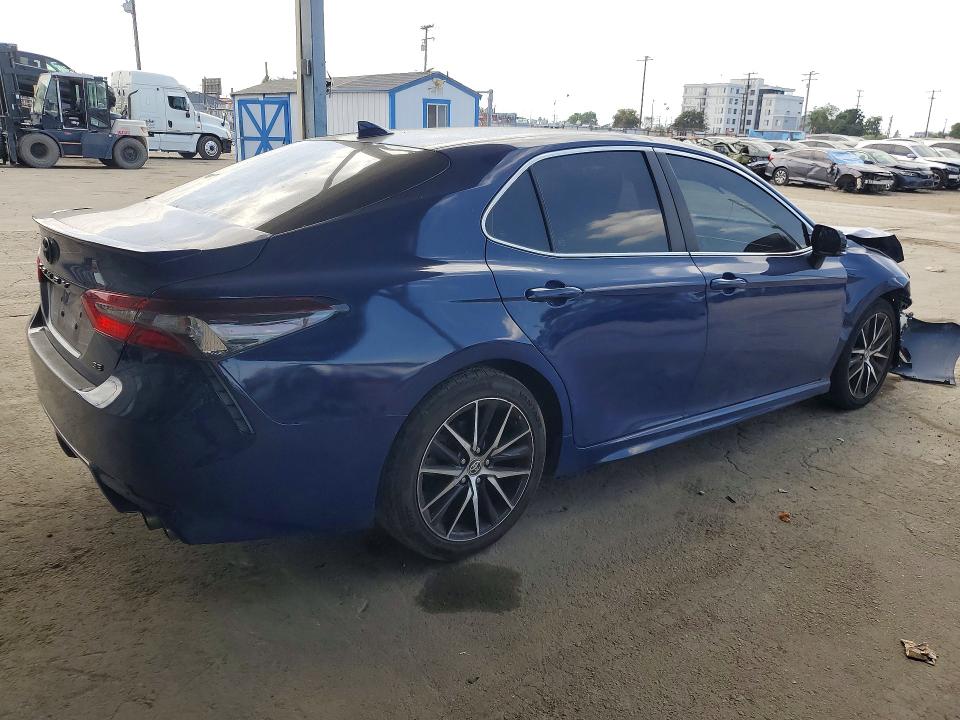 Снимка 3 от търг – 2023 TOYOTA CAMRY с VIN 4T1G11AK1PU122642