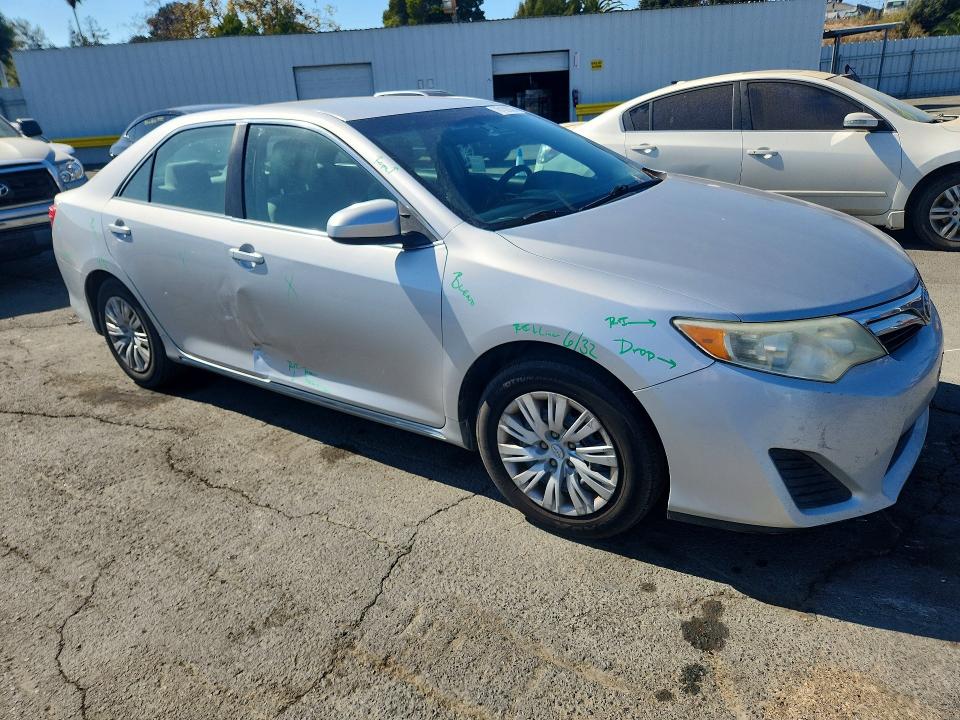 Снимка 4 от търг – 2014 TOYOTA CAMRY с VIN 4T1BF1FK5EU405952