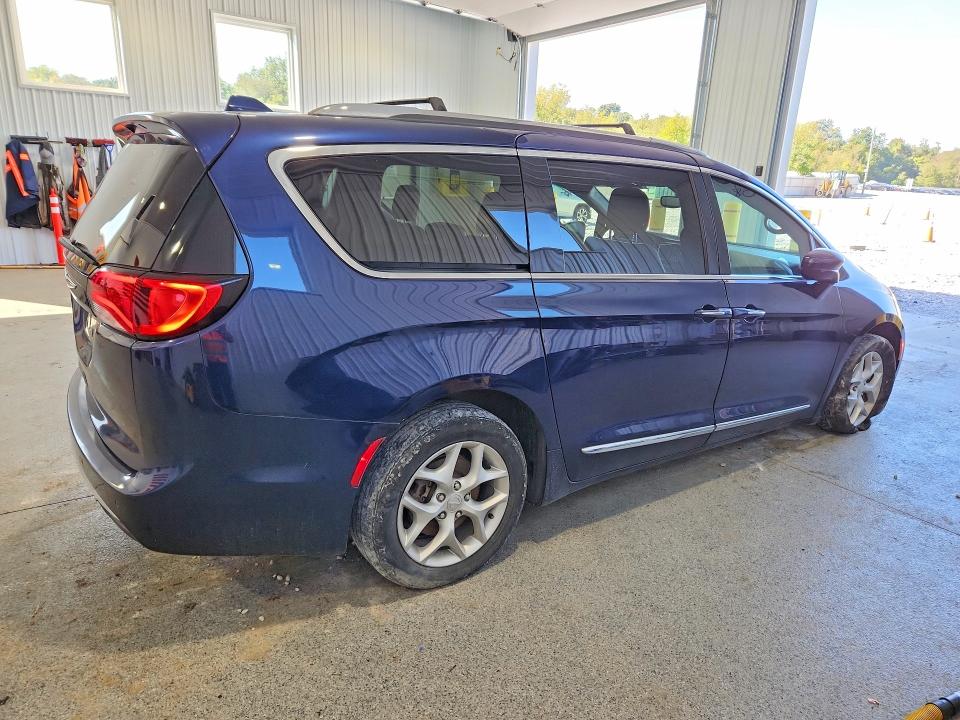 Photo 3 from auction – 2019 CHRYSLER PACIFICA with VIN 2C4RC1BG5KR749058