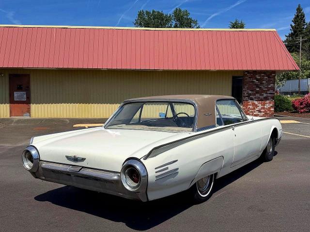 Photo 4 from auction – 1961 FORD T BIRD with VIN 1Y71Z139615