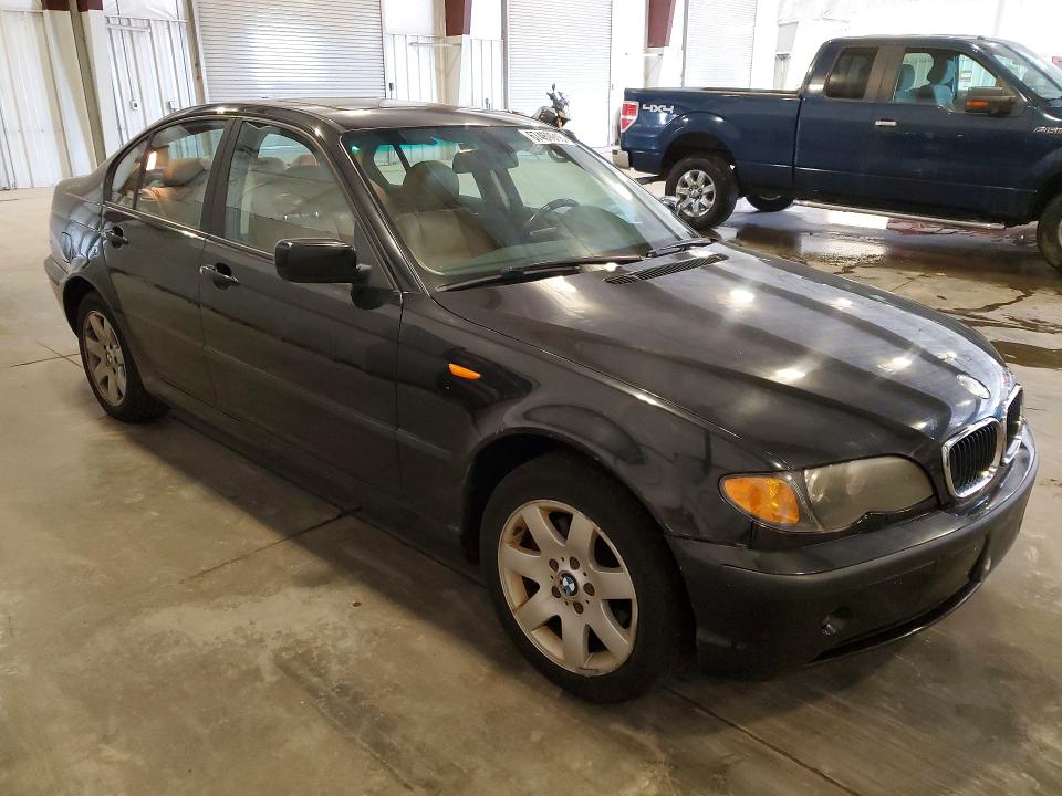 Photo 4 from auction – 2004 BMW 325 with VIN WBAEU33454PF61740