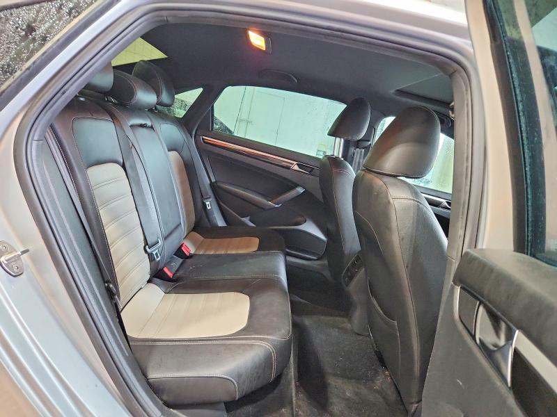 Снимка 10 от търг – 2018 VOLKSWAGEN PASSAT с VIN 1VWJM7A3XJC039802