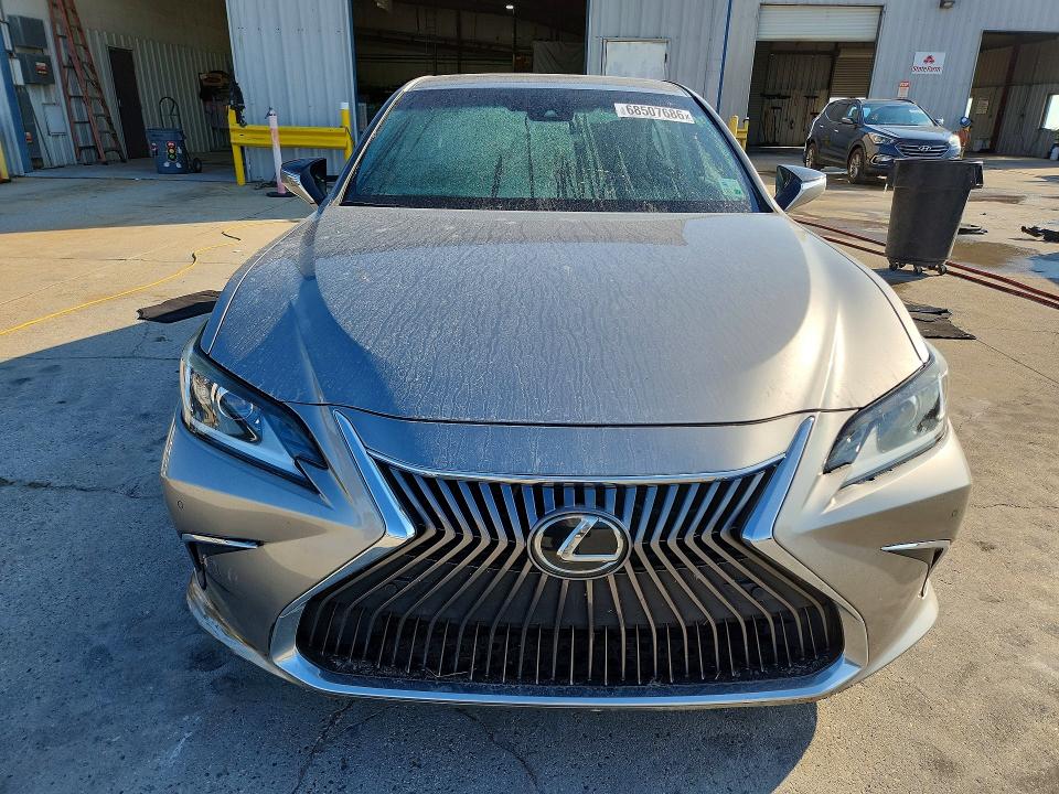 Снимка 5 от търг – 2019 LEXUS ES с VIN 58ABZ1B11KU031364
