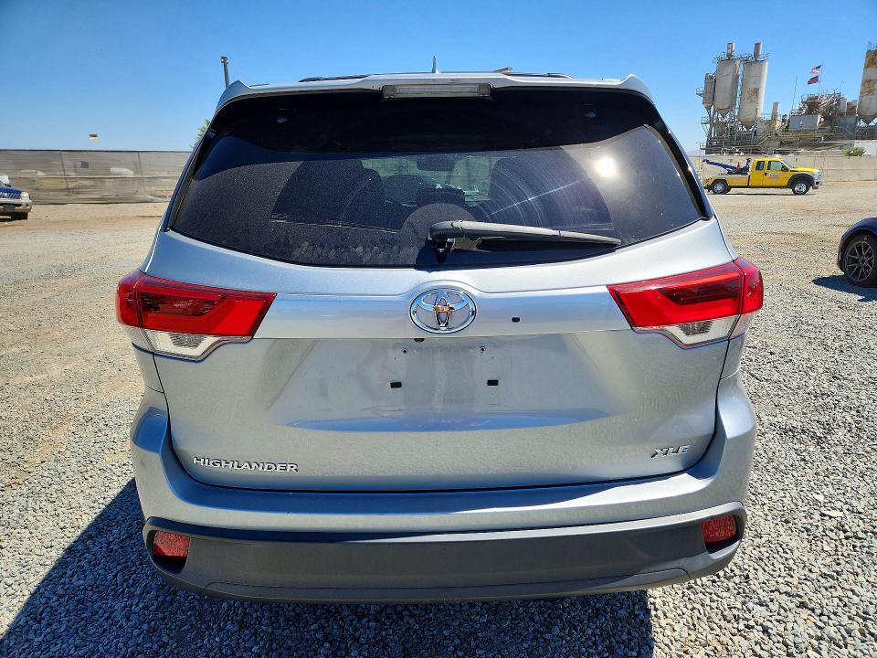 Foto 6 de la subasta – 2017 TOYOTA HIGHLANDER con VIN 5TDKZRFH4HS511624