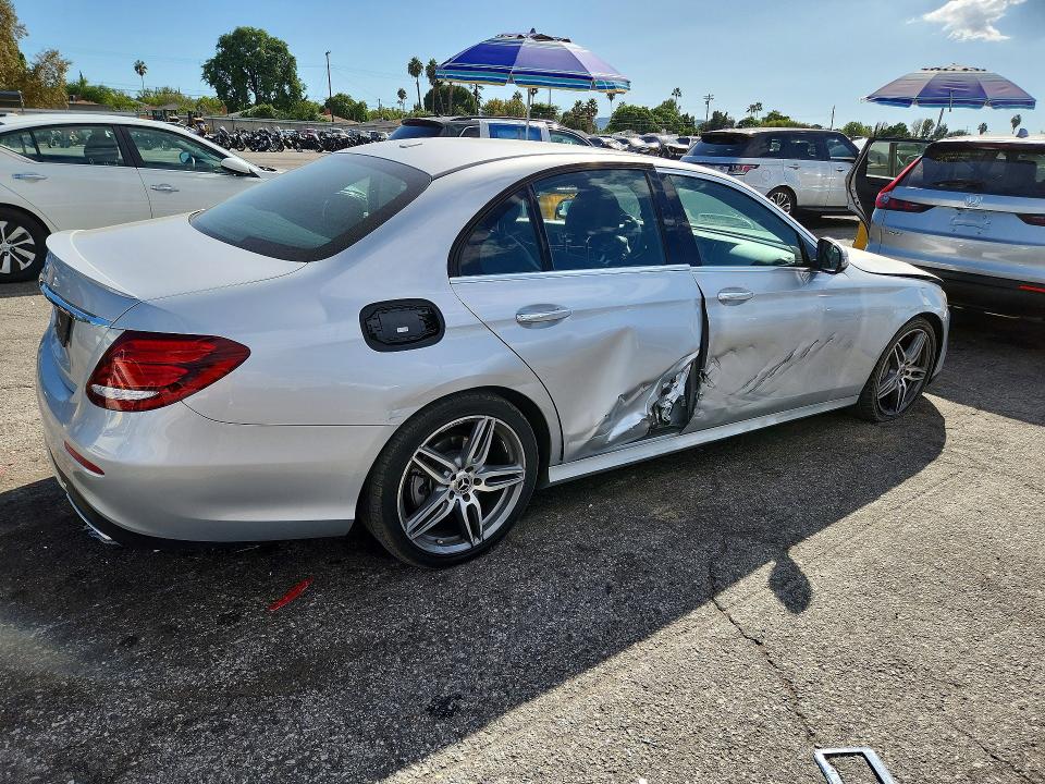 Снимка 3 от търг – 2020 MERCEDES-BENZ E с VIN W1KZF8DB1LA825727