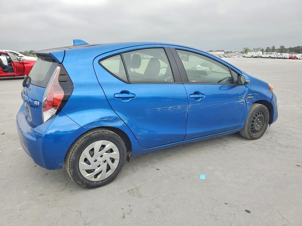 Photo 3 from auction – 2016 TOYOTA PRIUS C with VIN JTDKDTB33G1137377
