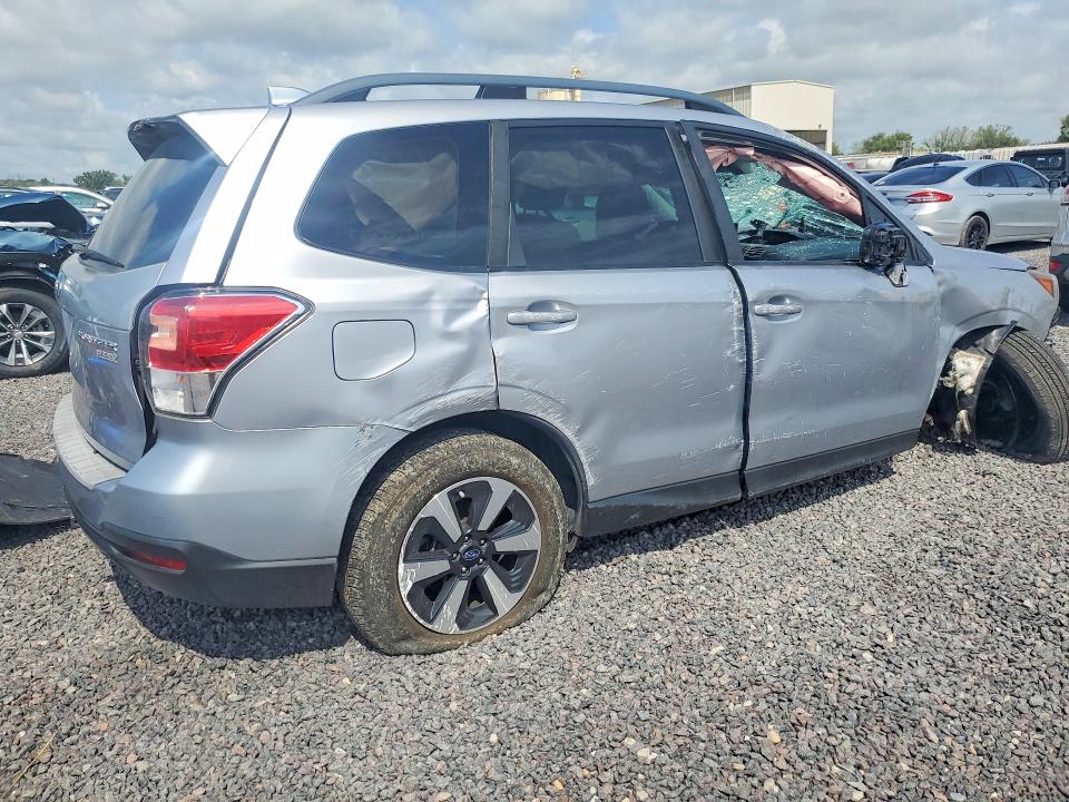Фото 3 с аукциона – 2017 SUBARU FORESTER с VIN JF2SJAGC0HH563902