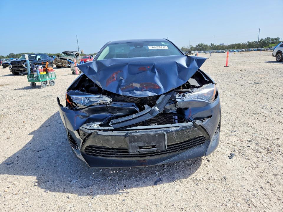 Снимка 5 от търг – 2017 TOYOTA COROLLA с VIN 5YFBURHE0HP699178