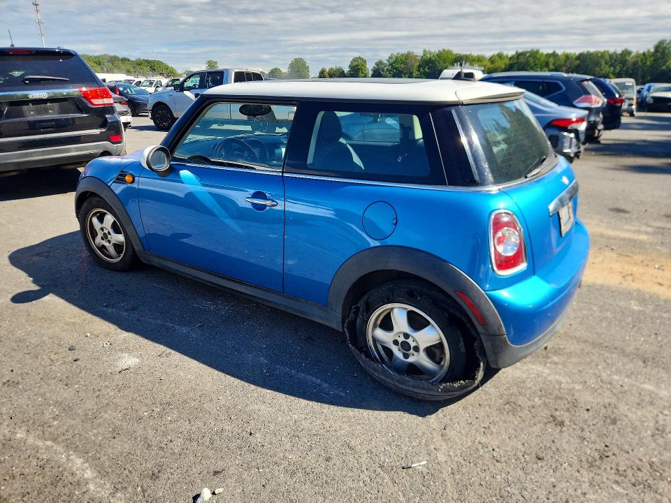 Photo 2 from auction – 2011 MINI COOPER with VIN WMWSU3C56BT251819