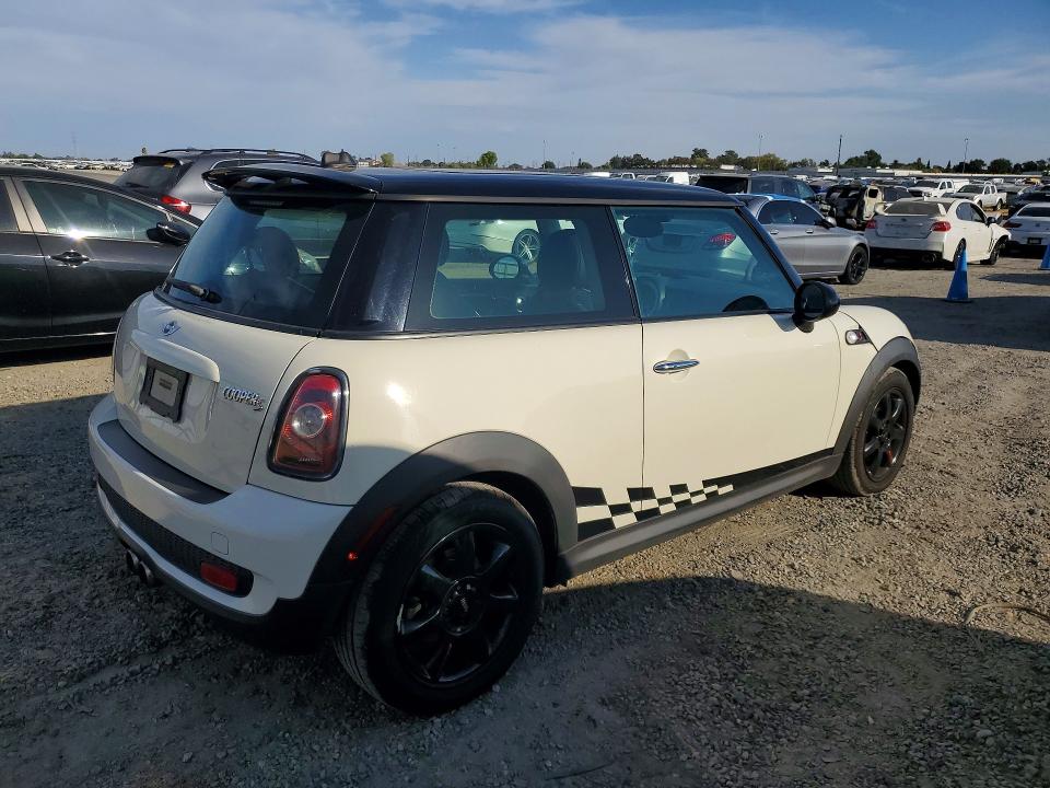 Photo 3 from auction – 2009 MINI COOPER with VIN WMWMF73509TW82631