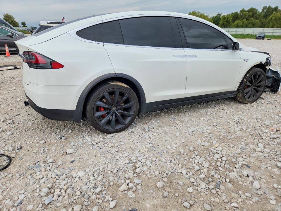 Photo 3 from auction – 2016 TESLA MODEL X with VIN 5YJXCBE41GFS00247
