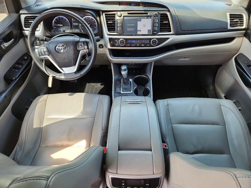 Photo 8 from auction – 2017 TOYOTA HIGHLANDER with VIN 5TDJZRFH9HS369847