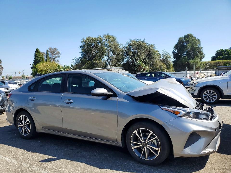 Photo 4 from auction – 2023 KIA FORTE with VIN 3KPF24AD5PE558747