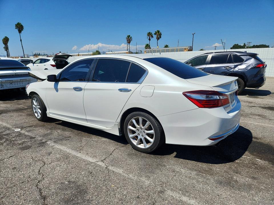 Photo 2 from auction – 2016 HONDA ACCORD with VIN 1HGCR2F56GA028814