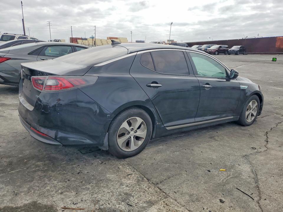 Zdjęcie 3 z aukcji – 2014 KIA OPTIMA z VIN KNAGM4AD0E5065790