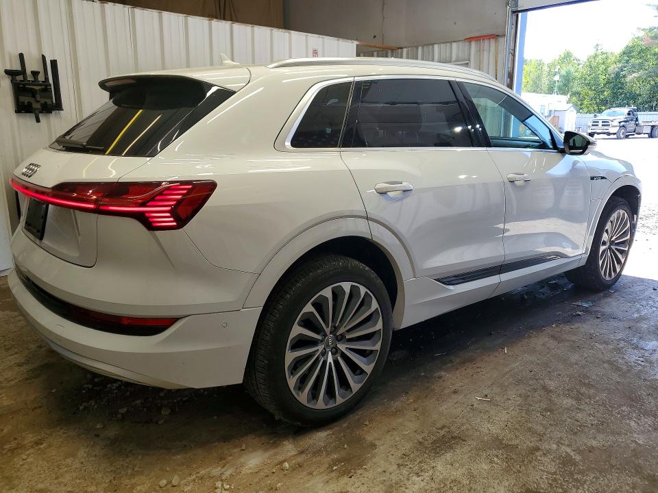 Фото 3 с аукциона – 2019 AUDI E-TRON с VIN WA1VABGE1KB010070