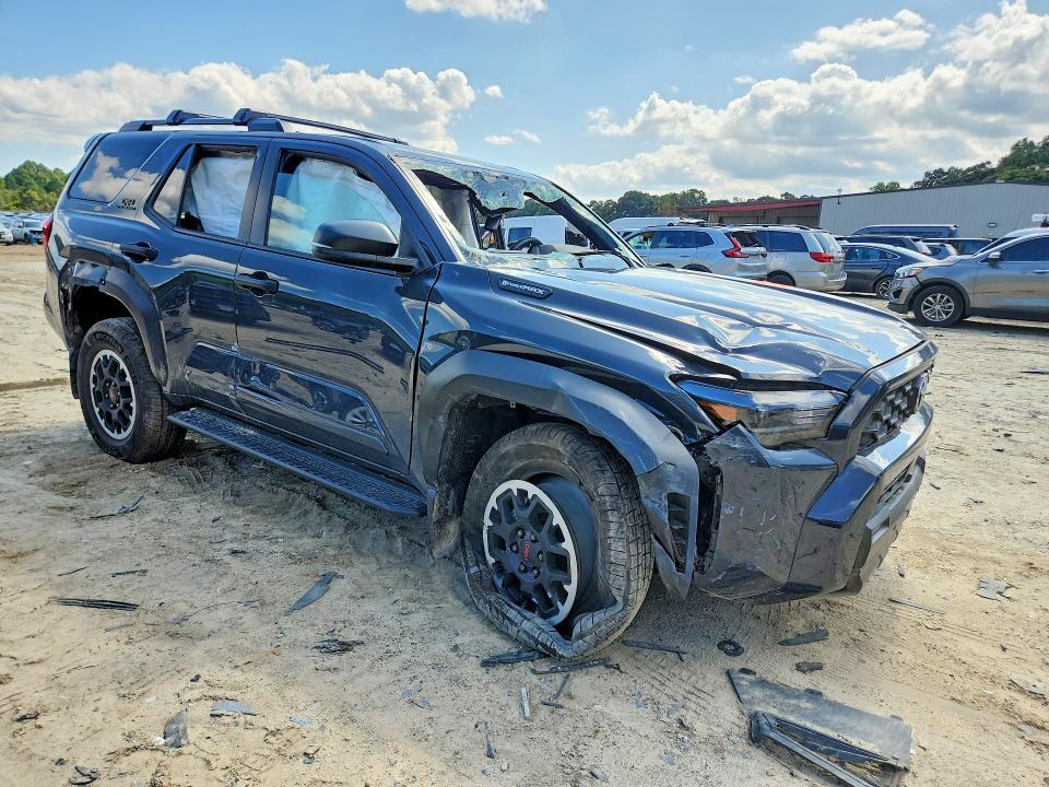 Photo 4 from auction – 2026 TOYOTA 4RUNNER with VIN JTEVB5BR3T5031447