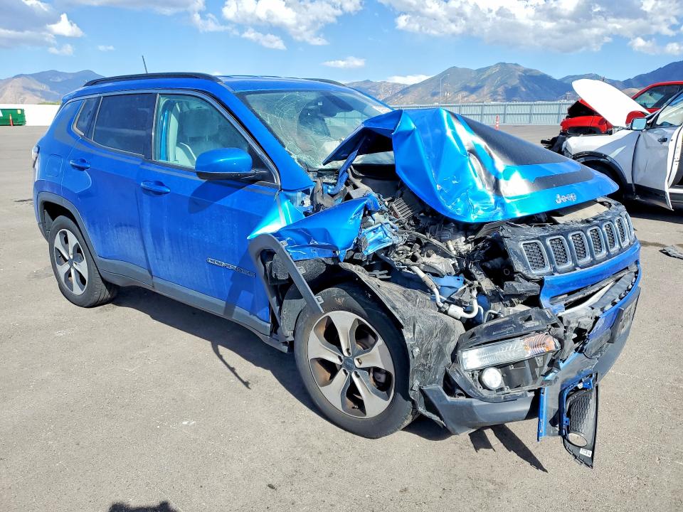 Foto 4 de la subasta – 2018 JEEP COMPASS con VIN 3C4NJDBB0JT104811