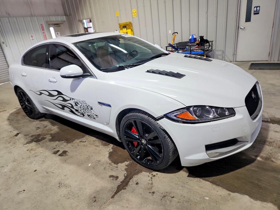 Foto 4 de la subasta – 2014 JAGUAR XF con VIN SAJWJ0EF2E8U18137