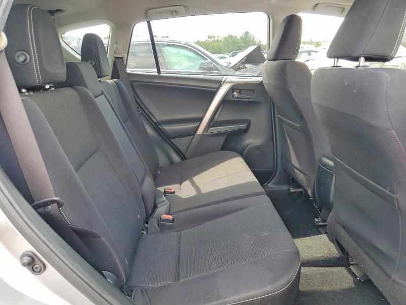 Photo 11 from auction – 2018 TOYOTA RAV4 with VIN JTMRFREV6JJ221211