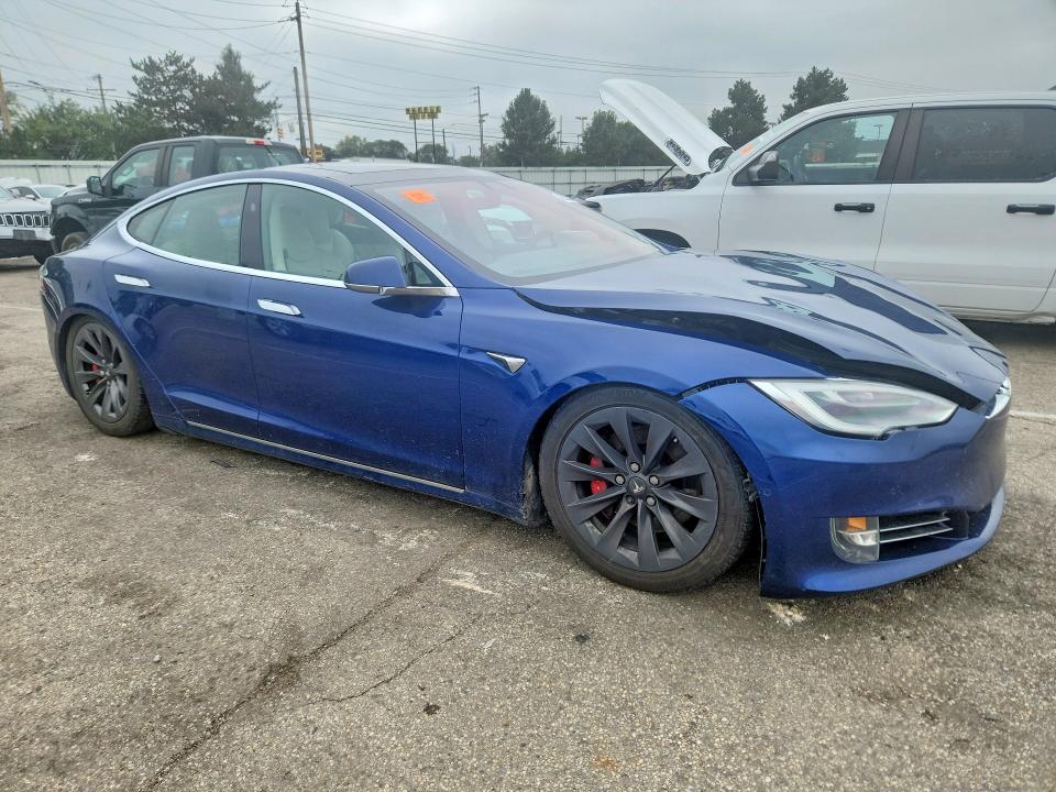 Фото 4 с аукциона – 2018 TESLA MODEL S с VIN 5YJSA1E47JF240558