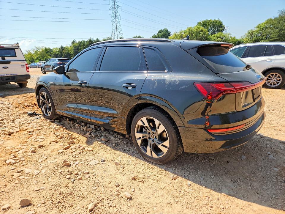 Снимка 2 от търг – 2021 AUDI E-TRON с VIN WA1AAAGE4MB008891