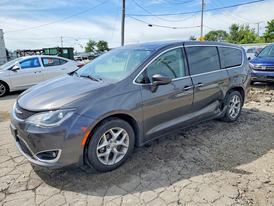 CHRYSLER PACIFICA 2019 with VIN 2C4RC1FG3KR667498 - Photo from auction