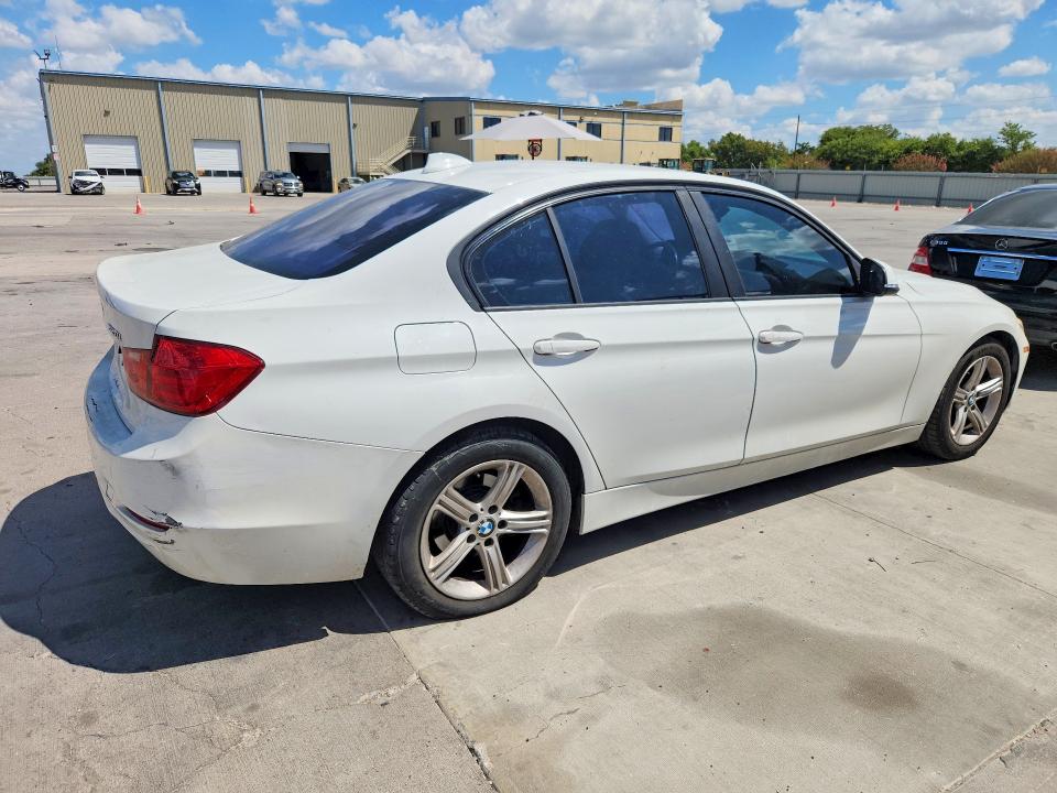 Zdjęcie 3 z aukcji – 2015 BMW 320 z VIN WBA3B1C54FK137747
