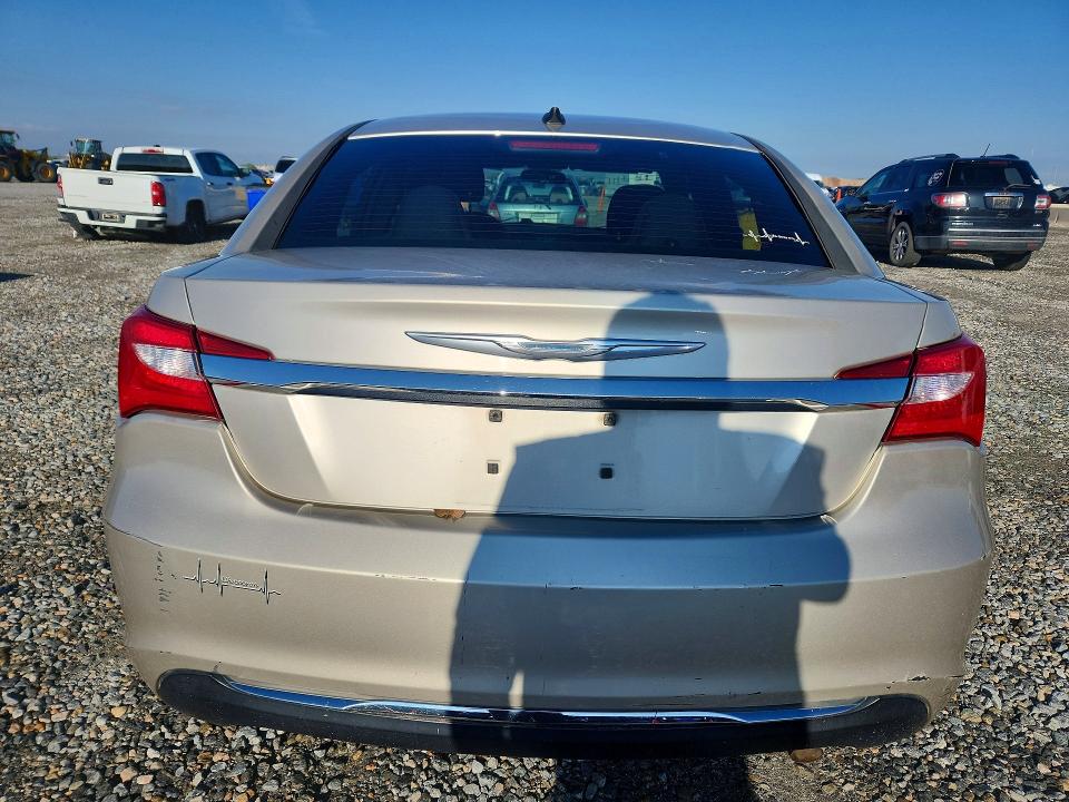 صورة رقم 6 من المزاد - 2014 CHRYSLER 200 مع VIN 1C3CCBAB4EN210759