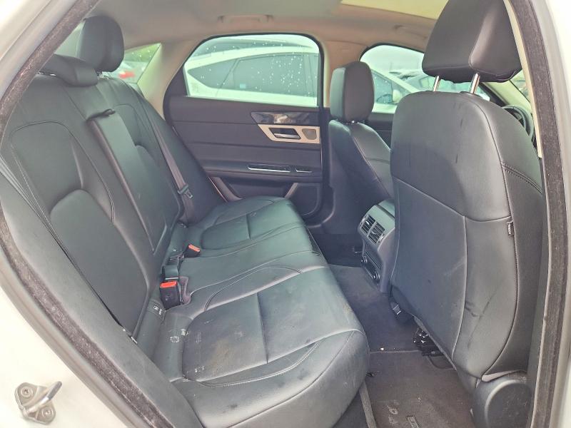 Photo 10 from auction – 2018 JAGUAR XF with VIN SAJBR4FX1JCY69492