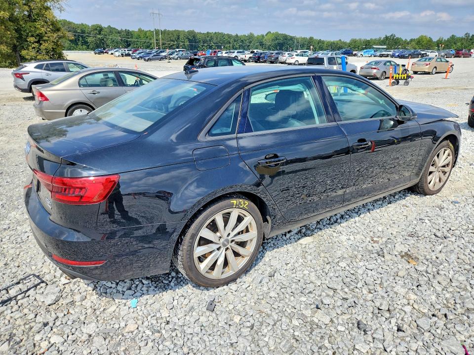 Foto 3 de la subasta – 2017 AUDI A4 con VIN WAUGMAF47HN048545