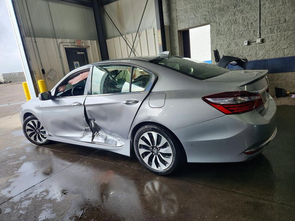 Photo 2 from auction – 2017 HONDA ACCORD with VIN JHMCR6F71HC026285