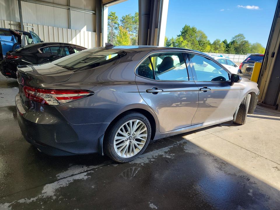 Photo 3 from auction – 2020 TOYOTA CAMRY with VIN 4T1F11AK8LU883304