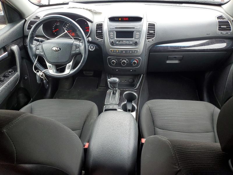 Photo 8 from auction – 2015 KIA SORENTO with VIN 5XYKTDA76FG562412