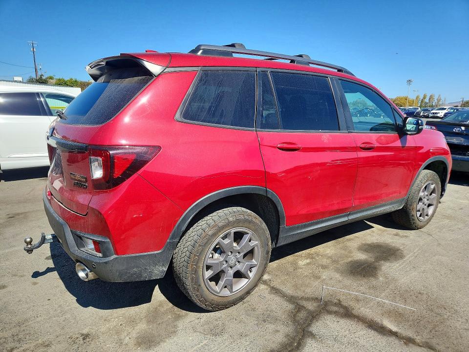Photo 3 from auction – 2024 HONDA PASSPORT with VIN 5FNYF8H68RB009584