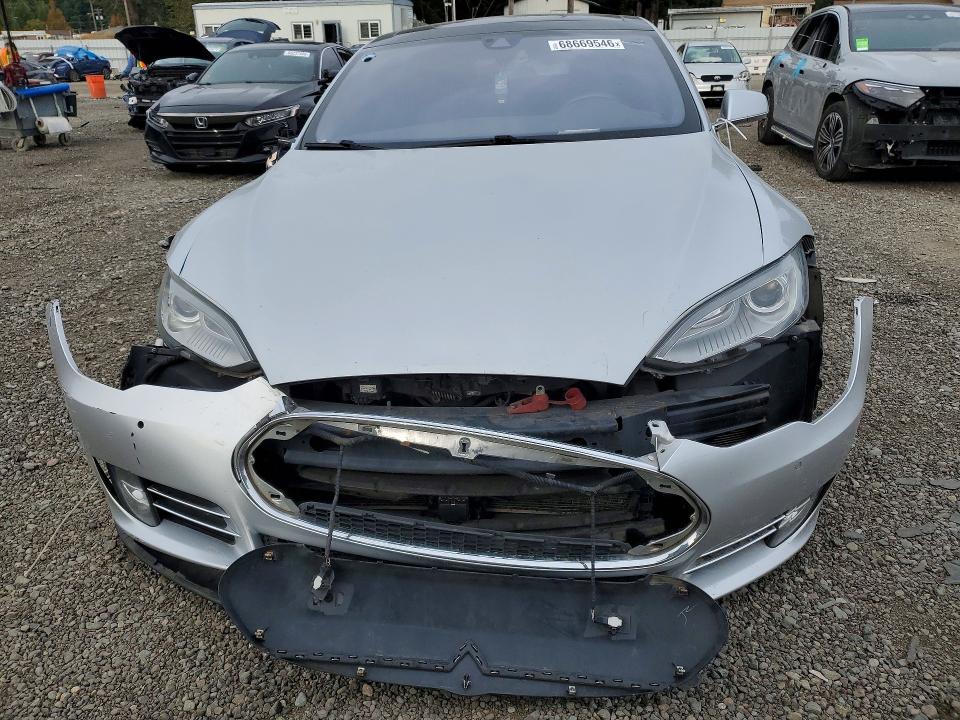 Photo 5 from auction – 2015 TESLA MODEL S with VIN 5YJSA1H25FF090788