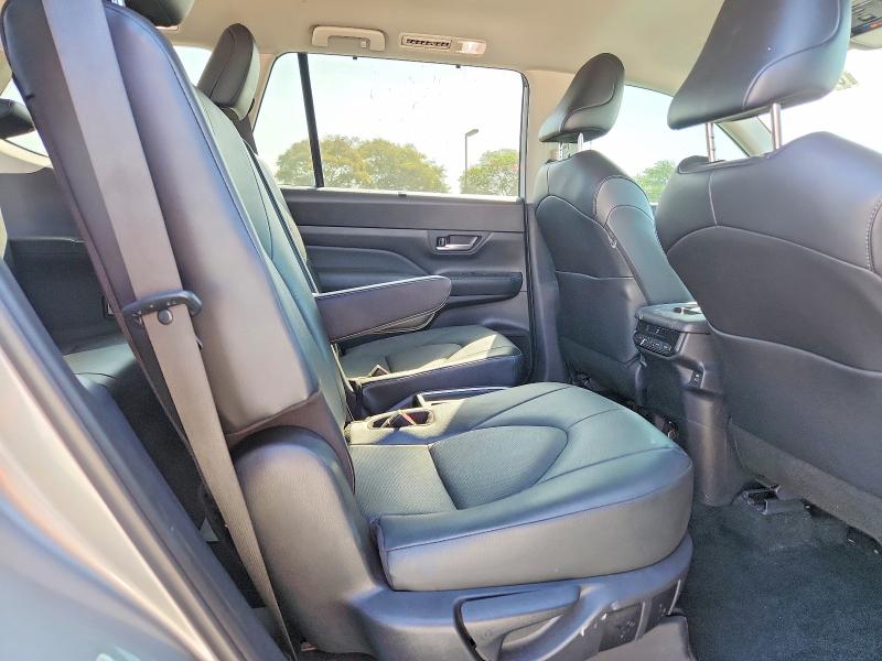 Photo 11 from auction – 2025 TOYOTA GRAND HIGHLANDER with VIN 5TDAAAA5XSS021956