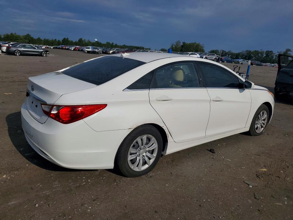 Photo 3 from auction – 2013 HYUNDAI SONATA with VIN 5NPEB4AC2DH552866