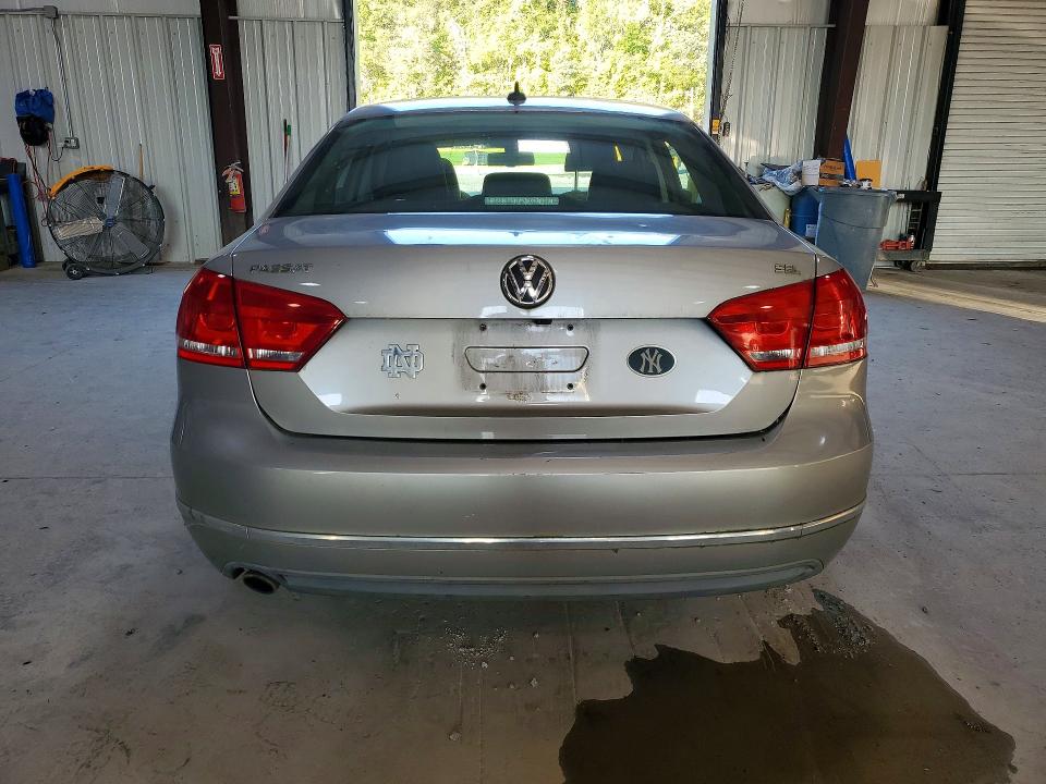 Photo 6 from auction – 2013 VOLKSWAGEN PASSAT with VIN 1VWCH7A38DC021252