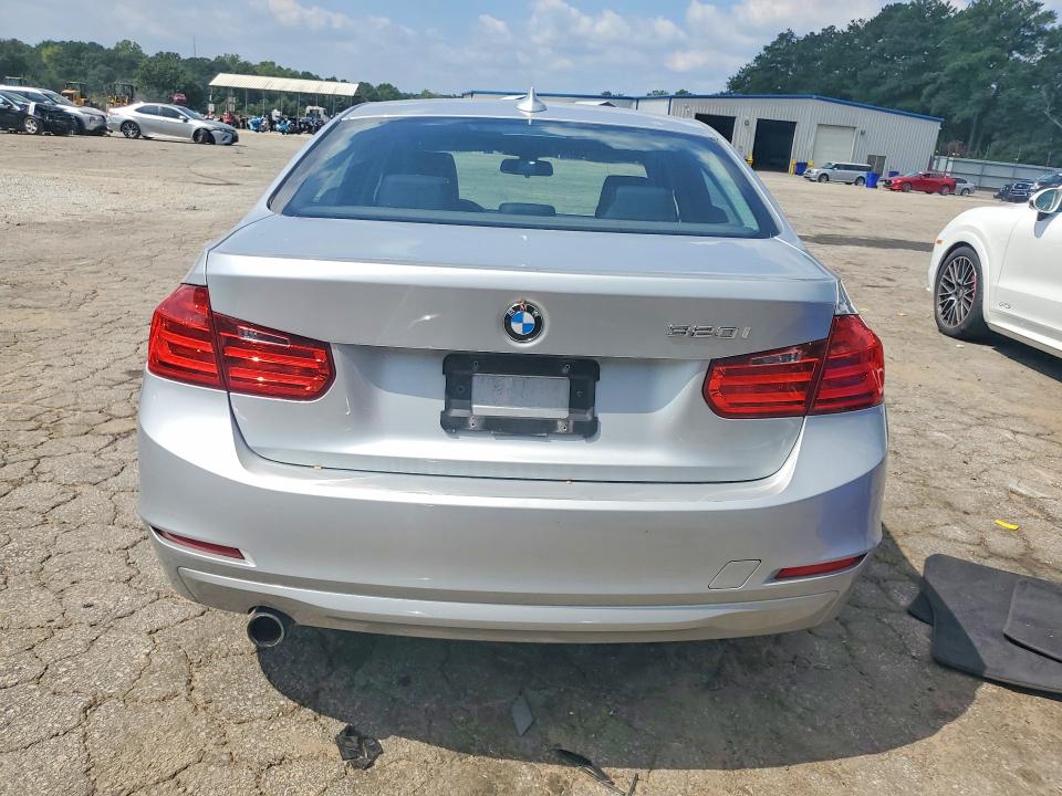 Снимка 6 от търг – 2014 BMW 320 с VIN WBA3B1C57EP679118