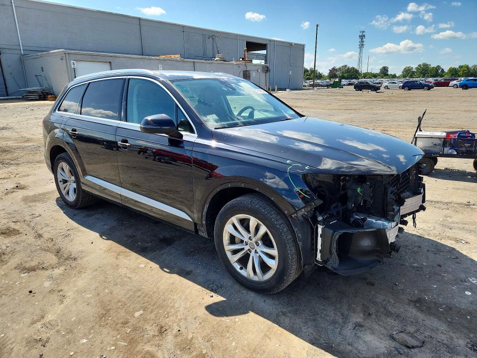 Photo 4 from auction – 2018 AUDI Q7 with VIN WA1LAAF7XJD040630