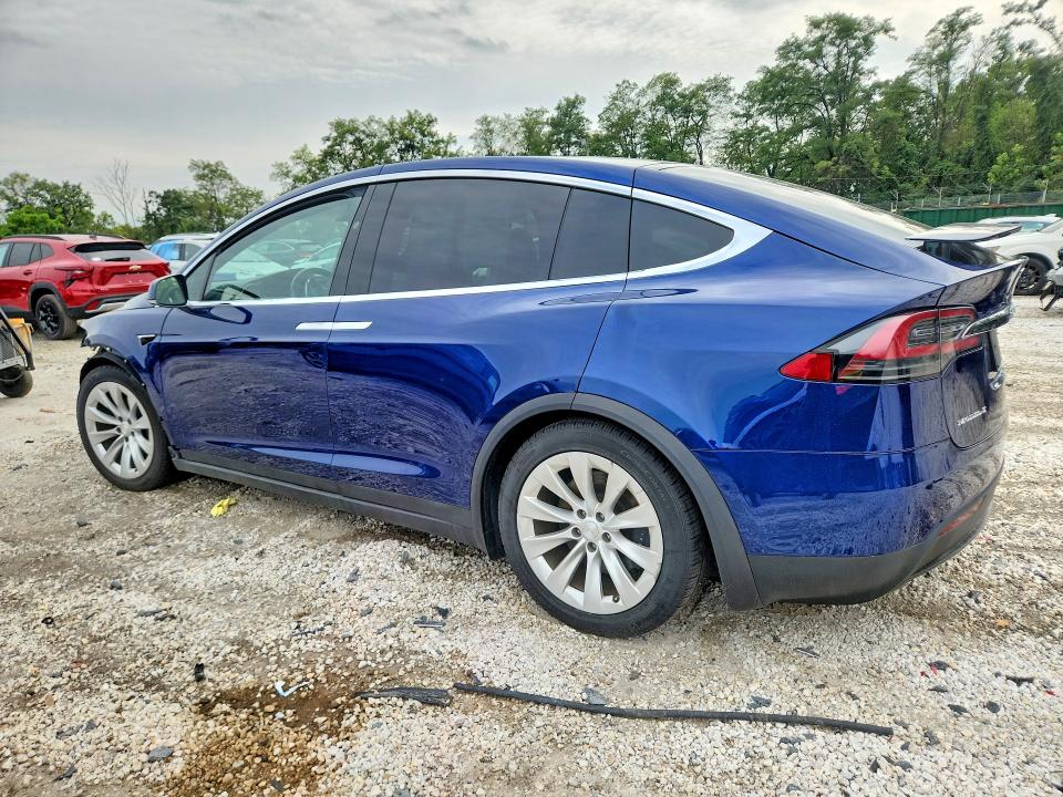 Фото 2 с аукциона – 2018 TESLA MODEL X с VIN 5YJXCBE22JF087091