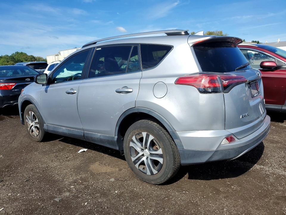 Снимка 2 от търг – 2017 TOYOTA RAV4 с VIN 2T3BFREV4HW569845